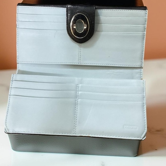 COACH VINTAGE TURN-LOCK WALLET GENUINE GLOVE TANNED BLACK LEATHER BLUE INTERIOR - Picture 2 of 7